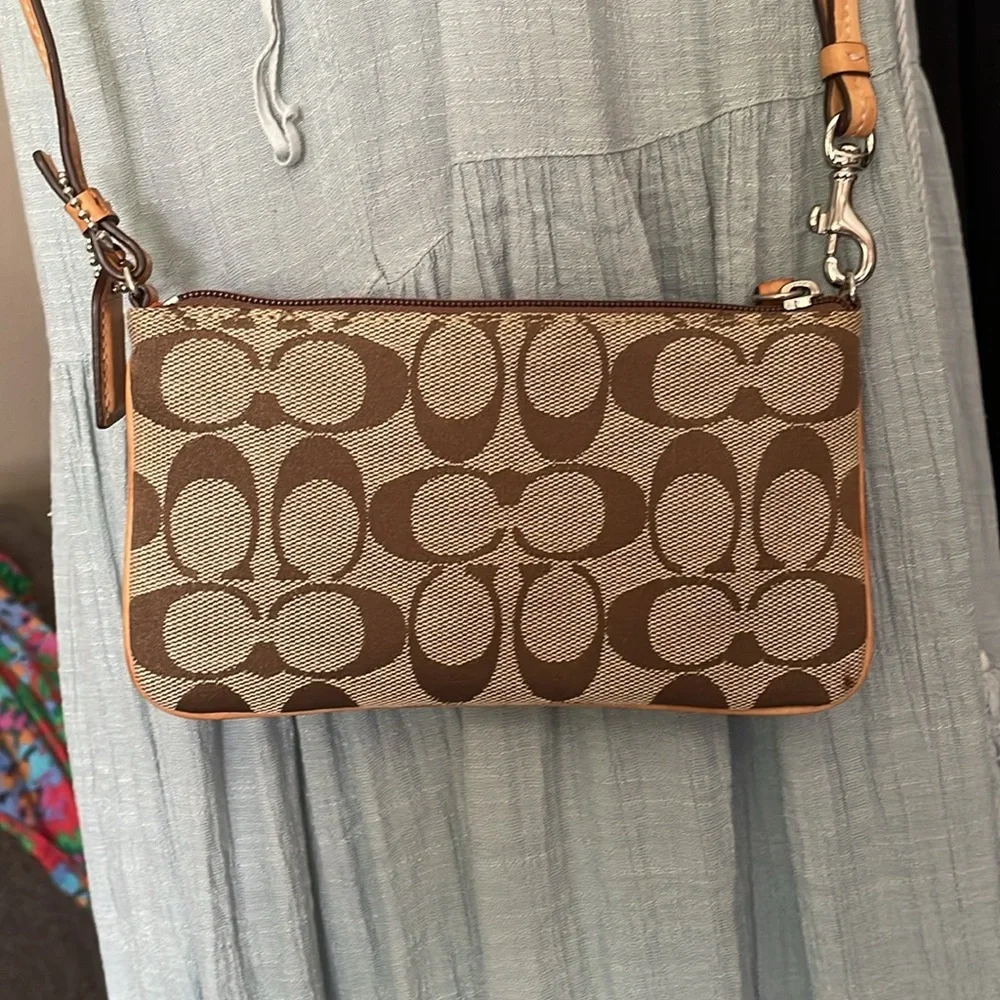 Coach Signature Brown wristlet shoulder bag - Picture 3 of 9